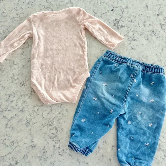 Baby Girl Carter’s bodysuit and jeans - Picture 9 of 9